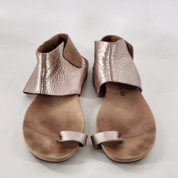 Pedro Garcia Metallic Ankle Cuff Sandals Flat Toe Loop Gladiator EU38 Rose Gold - Picture 2 of 9